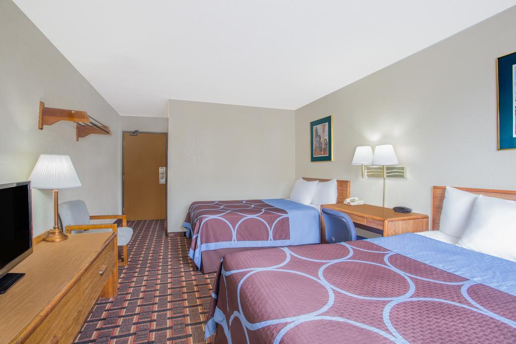 Super 8 By Wyndham Douglas Exterior photo